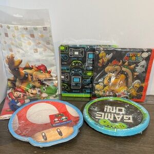 Birthday party supplies Super Mario plates table cover and napkins lot of 5